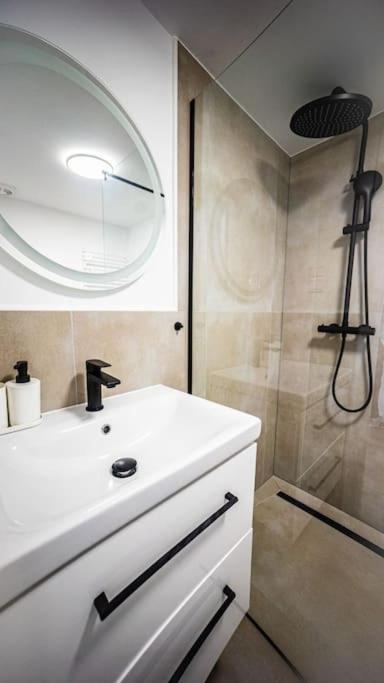 Stylish Apartment In Varşovia Exterior foto