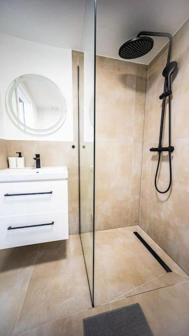 Stylish Apartment In Varşovia Exterior foto